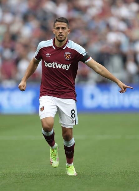 Pablo Fornals of West Ham gives instructions during the Premier League match between West Ham United and Manchester United at London Stadium on...