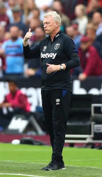 Manager of West Ham David Moyes gestures during the Premier League match between West Ham United and Manchester United at London Stadium on September...