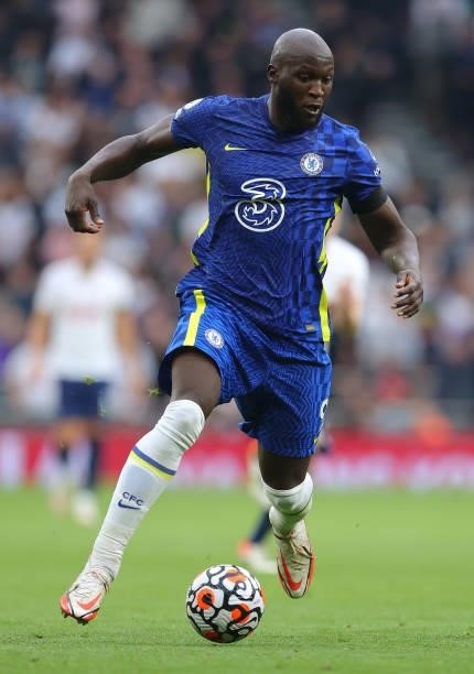 Romelu Lukaku of Chelsea runs with the ball during the Premier League match between Tottenham Hotspur and Chelsea at Tottenham Hotspur Stadium on...