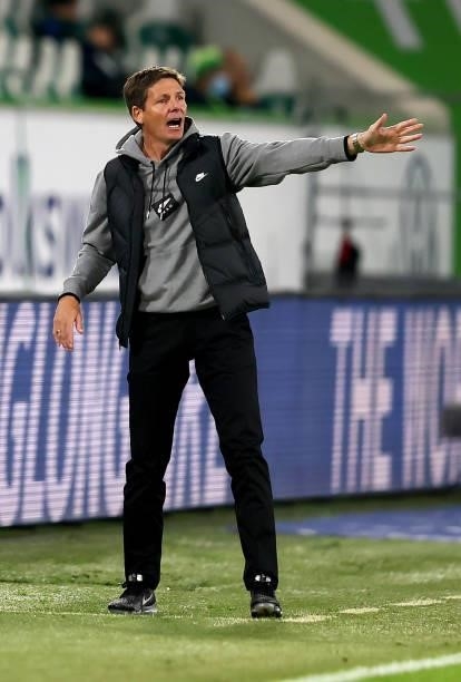 Oliver Glasner, head coach of Eintracht Frankfurt controls the ball during the Bundesliga match between VfL Wolfsburg and Eintracht Frankfurt at...
