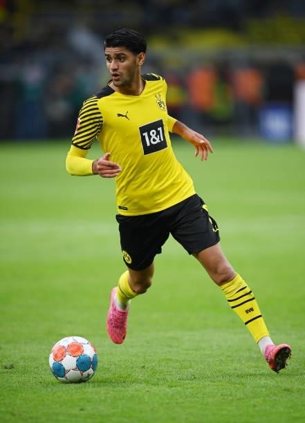 Mahmoud Dahoud of Borussia Dortmund controls the ball during the Bundesliga match between Borussia Dortmund and 1. FC Union Berlin at Signal Iduna...
