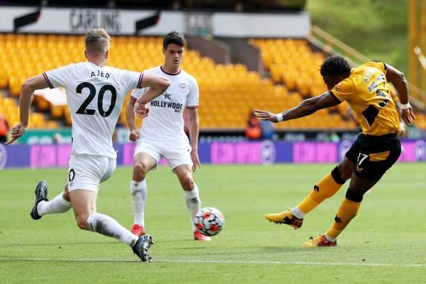 Adama Traore of Wolverhampton Wanderers shoots during the Premier League match between Wolverhampton Wanderers and Brentford at Molineux on September...