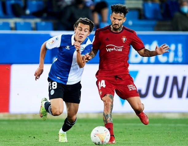 Facundo Pellistri of Deportivo Alaves duels for the ball with Ruben Garcia of CA Osasuna during the La Liga Santander match between Deportivo Alaves...