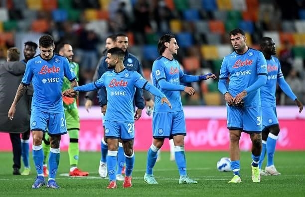 Napoli players celebrate the victory after the Serie A match between Udinese Calcio and SSC Napoli at Dacia Arena on September 20, 2021 in Udine,...