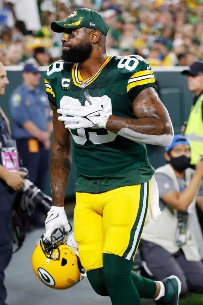 Marcedes Lewis of the Green Bay Packers runs off the field with an injury against the Detroit Lions during the first half at Lambeau Field on...