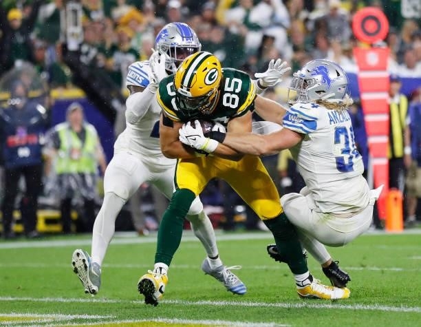 Robert Tonyan of the Green Bay Packers scores a touchdown against Tracy Walker III and Alex Anzalone of the Detroit Lions during the second half at...