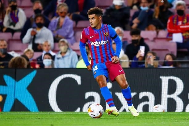 Philippe Coutinho of FC Barcelona runs with the ball during the La Liga Santander match between FC Barcelona and Granada CF at Camp Nou on September...