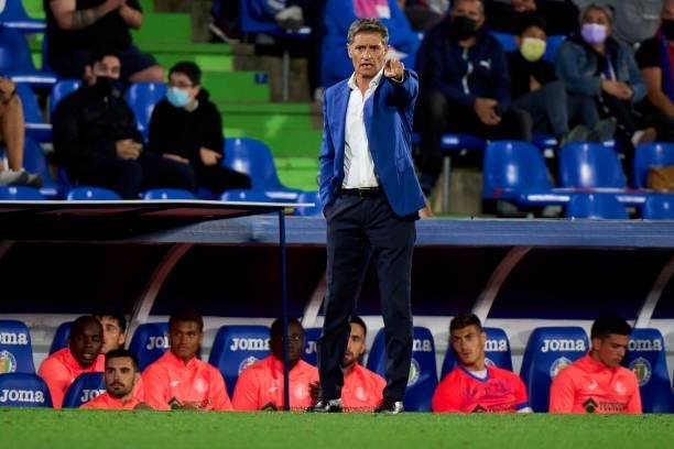 Michel Gonzalez head coach of Getafe reacts during the La Liga Santander match between Getafe CF and Club Atletico de Madrid at Coliseum Alfonso...