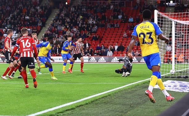 Mohammed Salisu of Southampton scores to make it 2-1 during the Carabao Cup Third Round match between Sheffield United and Southampton at Bramall...