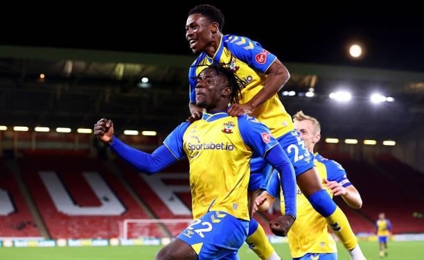 Mohammed Salisu of Southampton celebrates with Nathan Tella and James Ward-Prowse during the Carabao Cup Third Round match between Sheffield United...