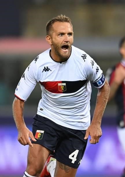 Domenico Criscito of Genoa CFC celebrates after scoring the 2-2 goal during the Serie A match between Bologna FC v Genoa CFC at Stadio Renato...