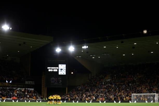 Players of Wolverhampton Wanderers form a huddle prior to the Carabao Cup Third Round match between Wolverhampton Wanderers and Tottenham Hotspur at...