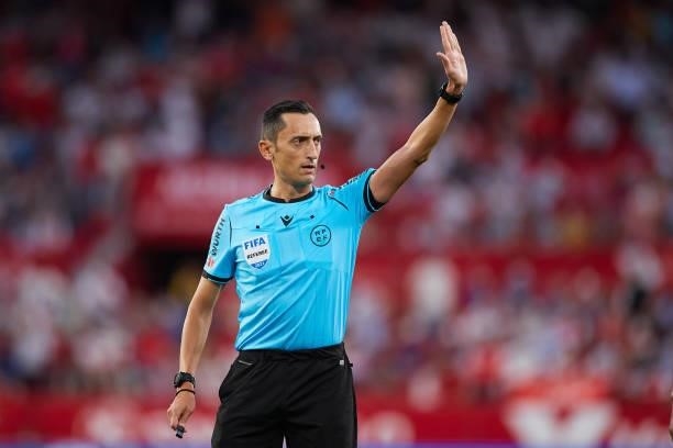 Referee Sánchez Martínez reacts during the La Liga Santander match between Sevilla FC and Valencia CF at Estadio Ramon Sanchez Pizjuan on September...