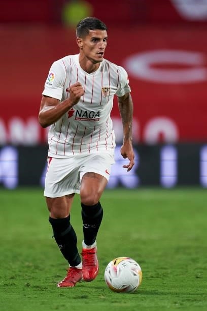 Erik Lamela of Sevilla FC runs with the ball during the La Liga Santander match between Sevilla FC and Valencia CF at Estadio Ramon Sanchez Pizjuan...