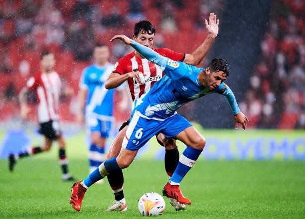 Mikel Vesga of Athletic Club duels for the ball with Isi Palazon of Rayo Vallecano during the La Liga Santander match between Athletic Club and Rayo...