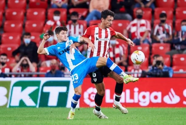 Mikel Vesga of Athletic Club duels for the ball with Fran Garcia of Rayo Vallecano during the La Liga Santander match between Athletic Club and Rayo...