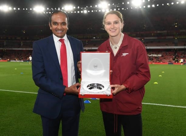 Vivianne Miedema receives an award for scoring 100 goals for the Arsenal Women's team by CEO Vinai Venkatesham before the Carabao Cup Third Round...