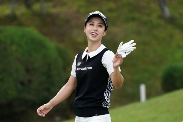 Mami Kagasono of Japan waves on the 10th hole during the first round of the Chugoku Shimbun Chupea Ladies Cup at the Geinan Country Club on September...