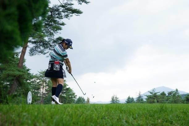 Kaori Makitani of Japan hits her tee shot on the 3rd hole during the first round of the Chugoku Shimbun Chupea Ladies Cup at the Geinan Country Club...