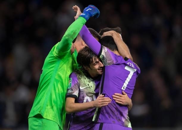 Bryan Gil of Tottenham Hotspur celebrates winning the penalty shoot out with team mates Sergio Reguilón, goalkeeper Pierluigi Gollini and Heung-Min...