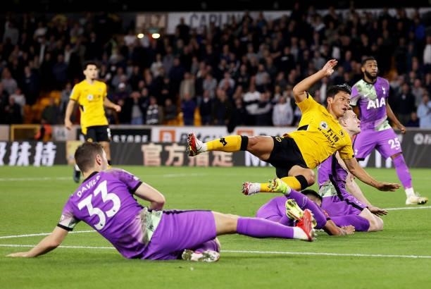 Hee-chan Hwang of Wolverhampton Wanderers shoots under pressure from Cristian Romero and Oliver Skipp of Tottenham Hotspur during the Carabao Cup...