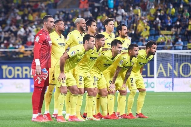Team of Villarreal CF poses for a picture during the La Liga Santander match between Villarreal CF and Elche CF at Estadio de la Ceramica on...