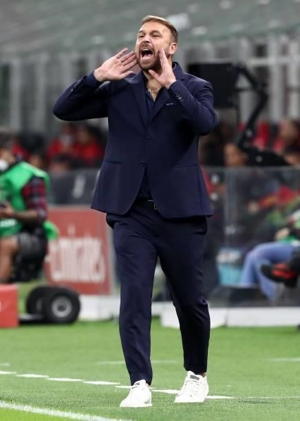 Venezia FC coach Paolo Zanetti issues instructions to his players during the Serie A match between AC Milan and Venezia FC at Stadio Giuseppe Meazza...