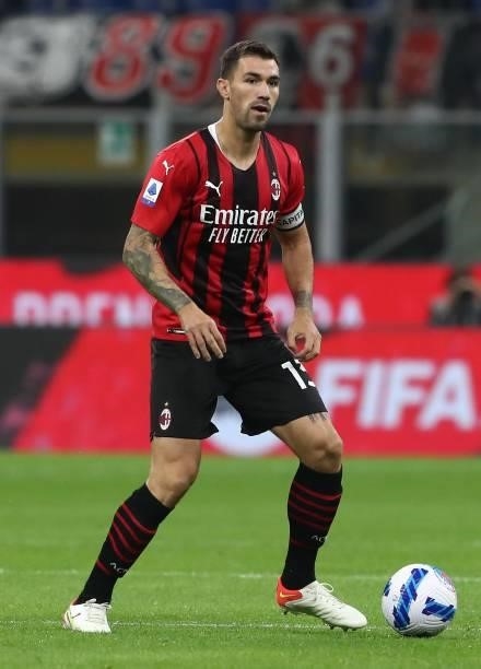 Alessio Romagnoli of AC Milan in action during the Serie A match between AC Milan and Venezia FC at Stadio Giuseppe Meazza on September 22, 2021 in...