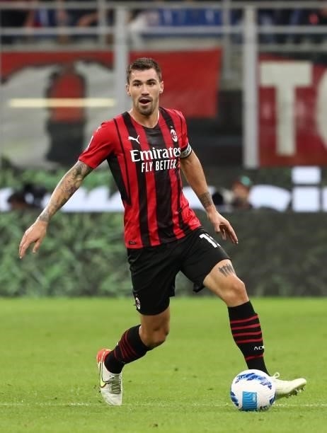 Alessio Romagnoli of AC Milan in action during the Serie A match between AC Milan and Venezia FC at Stadio Giuseppe Meazza on September 22, 2021 in...