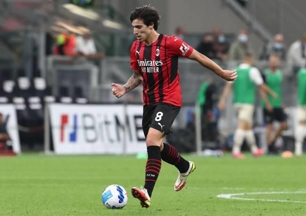 Sandro Tonali of AC Milan in action during the Serie A match between AC Milan and Venezia FC at Stadio Giuseppe Meazza on September 22, 2021 in...