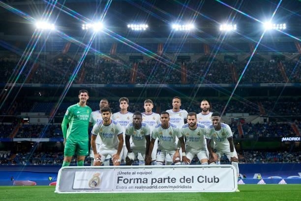 Players of Real Madrid CF line up for a photo prior to kick off during the La Liga Santander match between Real Madrid CF and RCD Mallorca at Stadium...