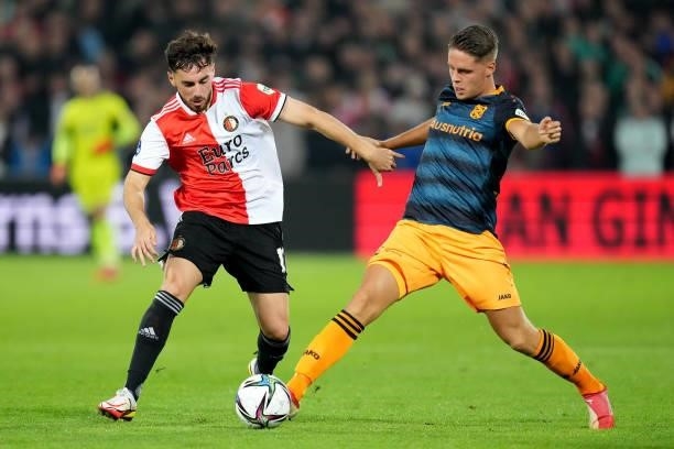 Orkun Kokcu of Feyenoord battles for the ball with Joey Veerman of SC Heerenveen during the Dutch Eredivisie match between Feyenoord and SC...
