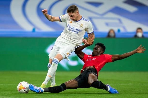 Federico Valverde of Real Madrid CF battle for the ball with Iddrisu Baba of RDC Mallorca during the La Liga Santander match between Real Madrid CF...