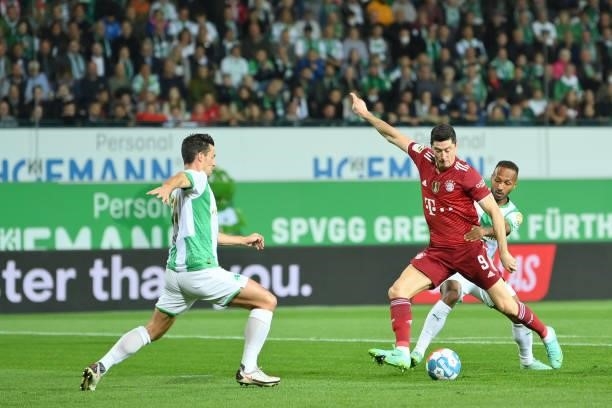 Robert Lewandowski of FC Bayern Muenchen and Julian Green of SpVgg Greuther Fuerth compete for the ball during the Bundesliga match between SpVgg...