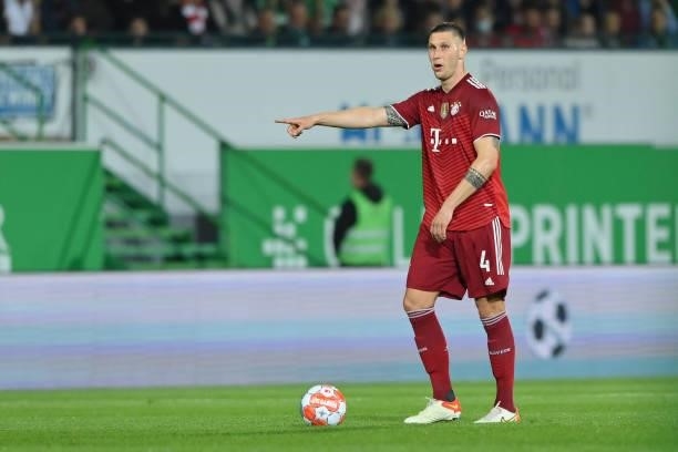 Niklas Suele of FC Bayern Muenchen gestures during the Bundesliga match between SpVgg Greuther Fürth and FC Bayern München at Sportpark Ronhof Thomas...
