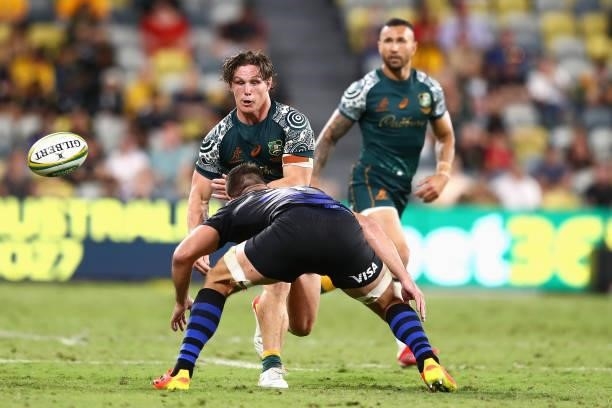 Michael Hooper of the Wallabies offloads the ball during The Rugby Championship match between the Australian Wallabies and Argentina Pumas at QCB...