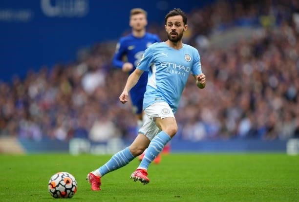Bernardo Silva of Manchester City passes the ball during the Premier League match between Chelsea and Manchester City at Stamford Bridge on September...