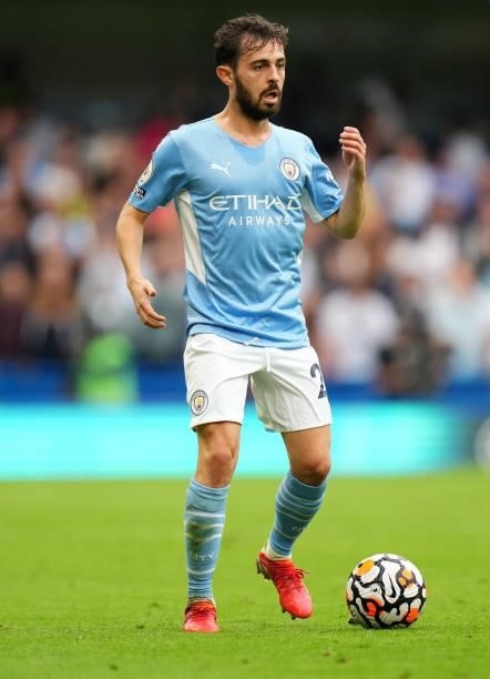 Bernardo Silva of Manchester City runs with the ball during the Premier League match between Chelsea and Manchester City at Stamford Bridge on...