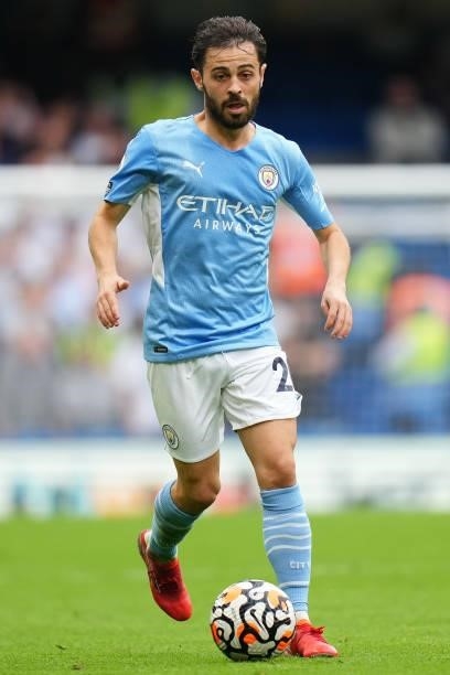 Bernardo Silva of Manchester City runs with the ball during the Premier League match between Chelsea and Manchester City at Stamford Bridge on...