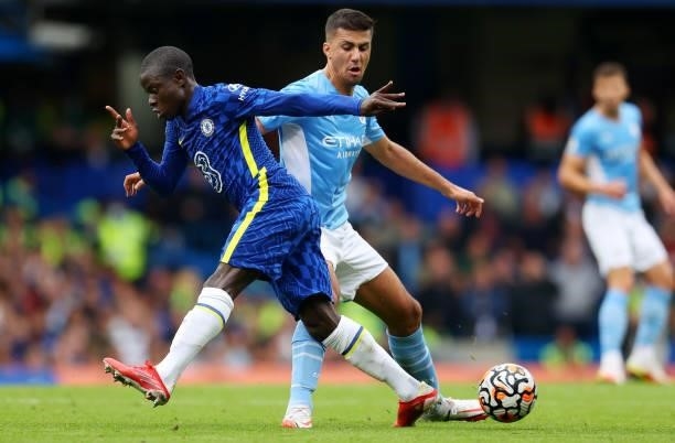 Ngolo Kante of Chelsea battles for possession with Rodri of Manchester City during the Premier League match between Chelsea and Manchester City at...