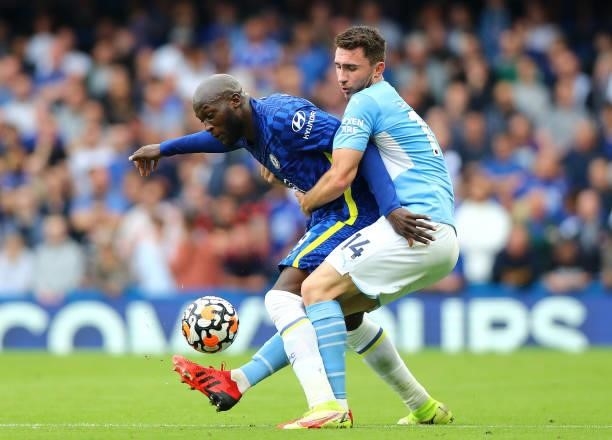 Romelu Lukaku of Chelsea FC and Aymeric Laporte of Manchester City battle for the ball during the Premier League match between Chelsea and Manchester...