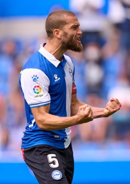 Victor Laguardia of Deportivo Alaves celebrates victory after the La Liga Santander match between Deportivo Alaves and Club Atletico de Madrid at...