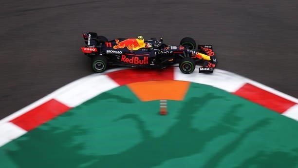 Sergio Perez of Mexico driving the Red Bull Racing RB16B Honda during qualifying ahead of the F1 Grand Prix of Russia at Sochi Autodrom on September...