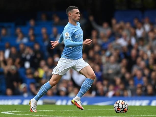 Phil Foden of Manchester City runs with the ball during the Premier League match between Chelsea and Manchester City at Stamford Bridge on September...