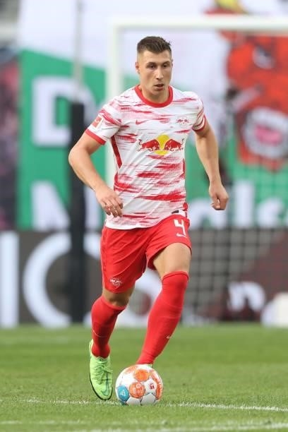 Willi Orban of Leipzig runs with the ball during the Bundesliga match between RB Leipzig and Hertha BSC at Red Bull Arena on September 25, 2021 in...