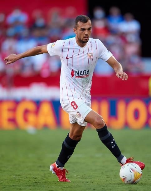 Joan Jordan of Sevilla FC in action during the La Liga Santader match between Sevilla FC and RCD Espanyol at Estadio Ramon Sanchez Pizjuan on...