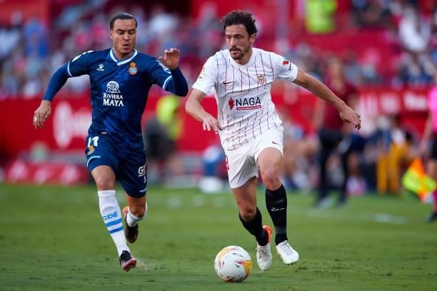 Thomas Delaney of Sevilla FC competes for the ball with Raul de Tomas of RCD Espanyol during the La Liga Santader match between Sevilla FC and RCD...