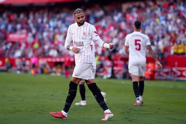 Youssef En-Nesyri of Sevilla FC celebrates scoring their teams first goal with team mates during the La Liga Santader match between Sevilla FC and...