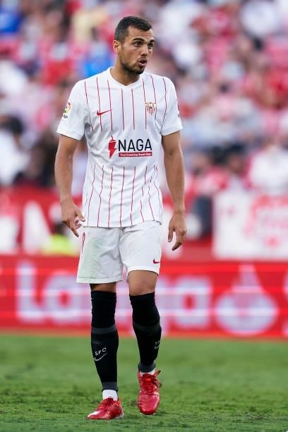 Joan Jordan of Sevilla FC looks on during the La Liga Santander match between Sevilla FC and RCD Espanyol at Estadio Ramon Sanchez Pizjuan on...