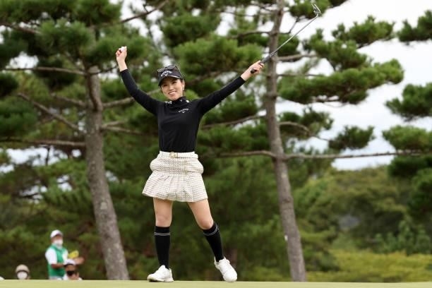 Yuna Nishimura of Japan celebrates winning the tournament on the 18th green during the final round of the Miyagi TV Cup Dunlop Ladies Open at Rifu...